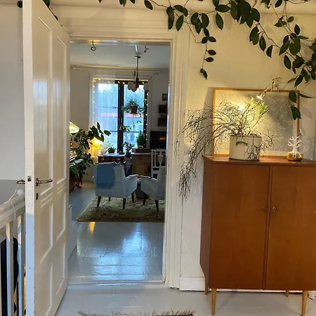 Iloinen Taiteilijakoti *